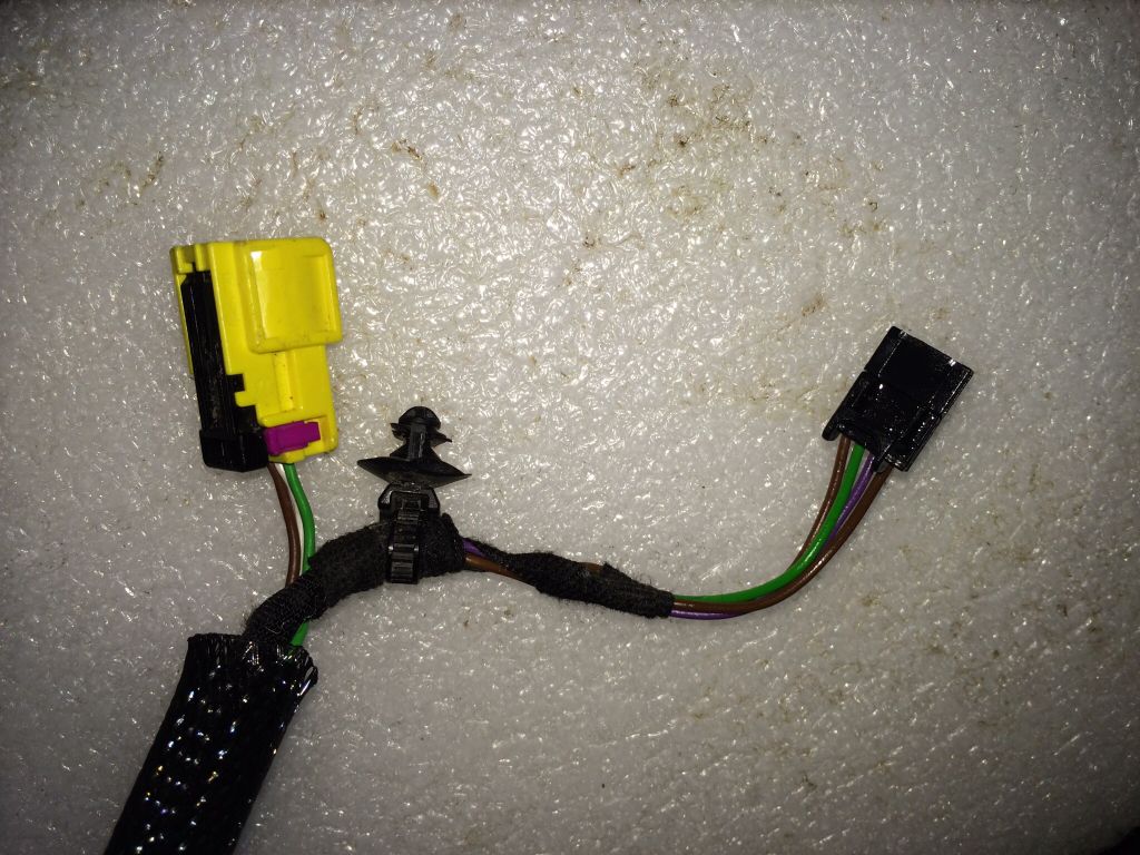 Unplug airbag/seatbelt plugs on a 2014 caddy maxi life, help