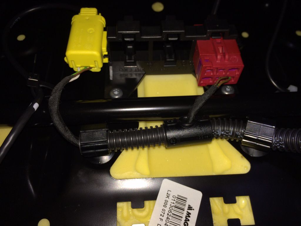 Unplug airbag/seatbelt plugs on a 2014 caddy maxi life, help