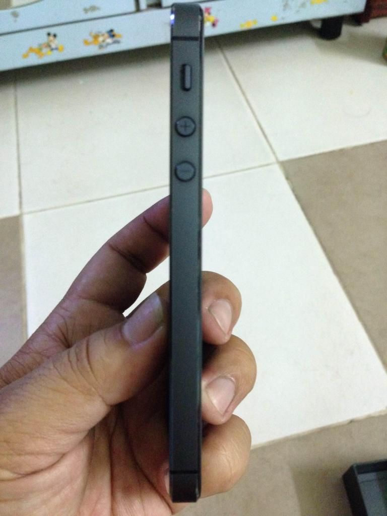 Iphone 5 màu đen, hàng Mỹ LL - 16GB, máy còn rất đẹp