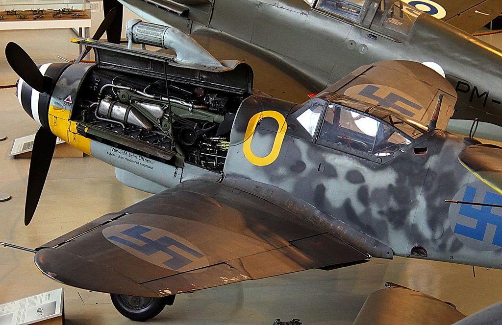 1024px-Messerschmitt_Bf_109_G-6_MT-507_K-SIM_09_zps0a29c972.jpg