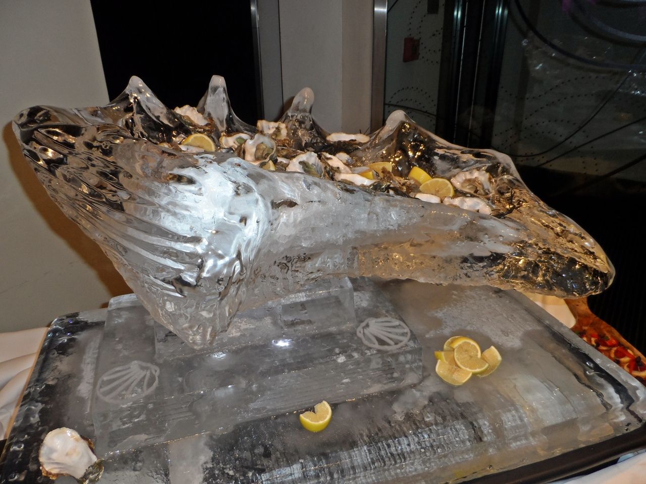 Oyster Ice Sculpture The Cumberland Hotel Momentus Bar