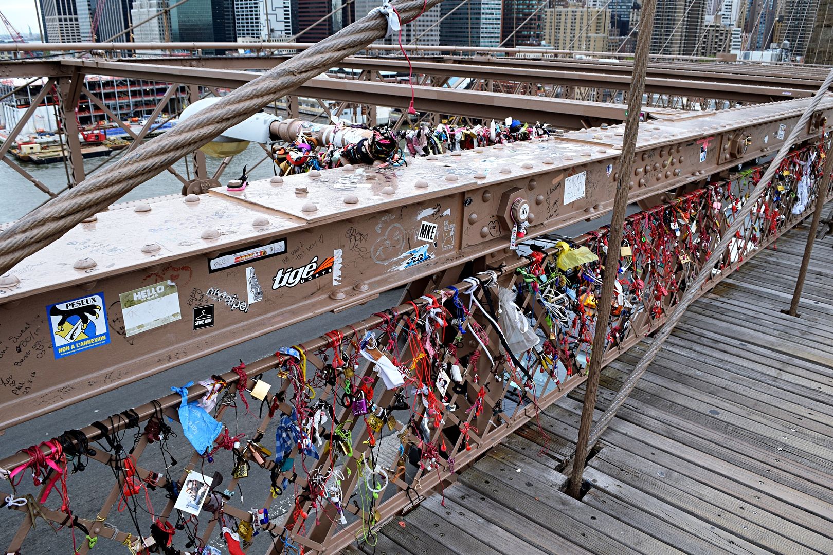Brooklyn Bridge padlocks