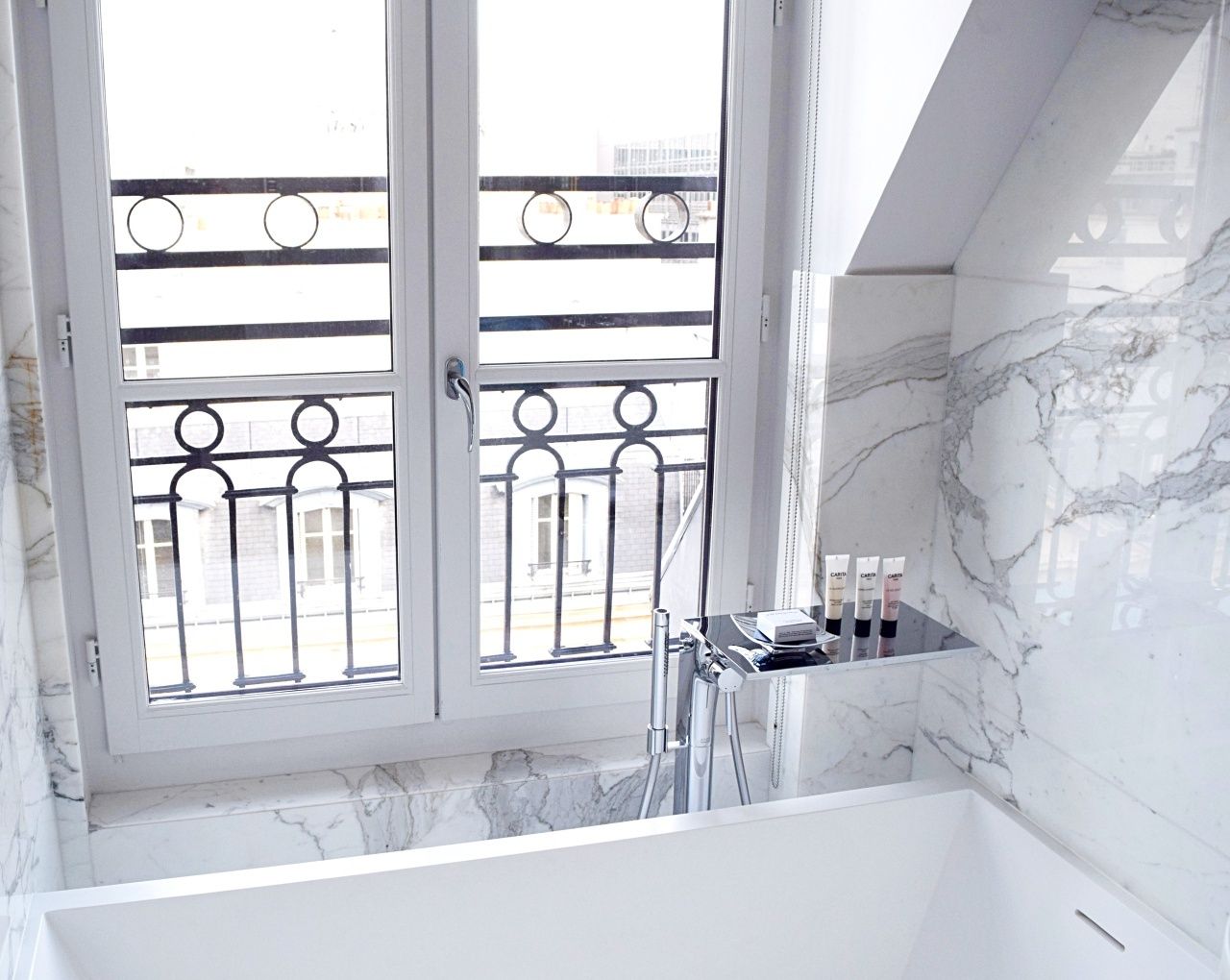 Bath at Suite Palais Royal