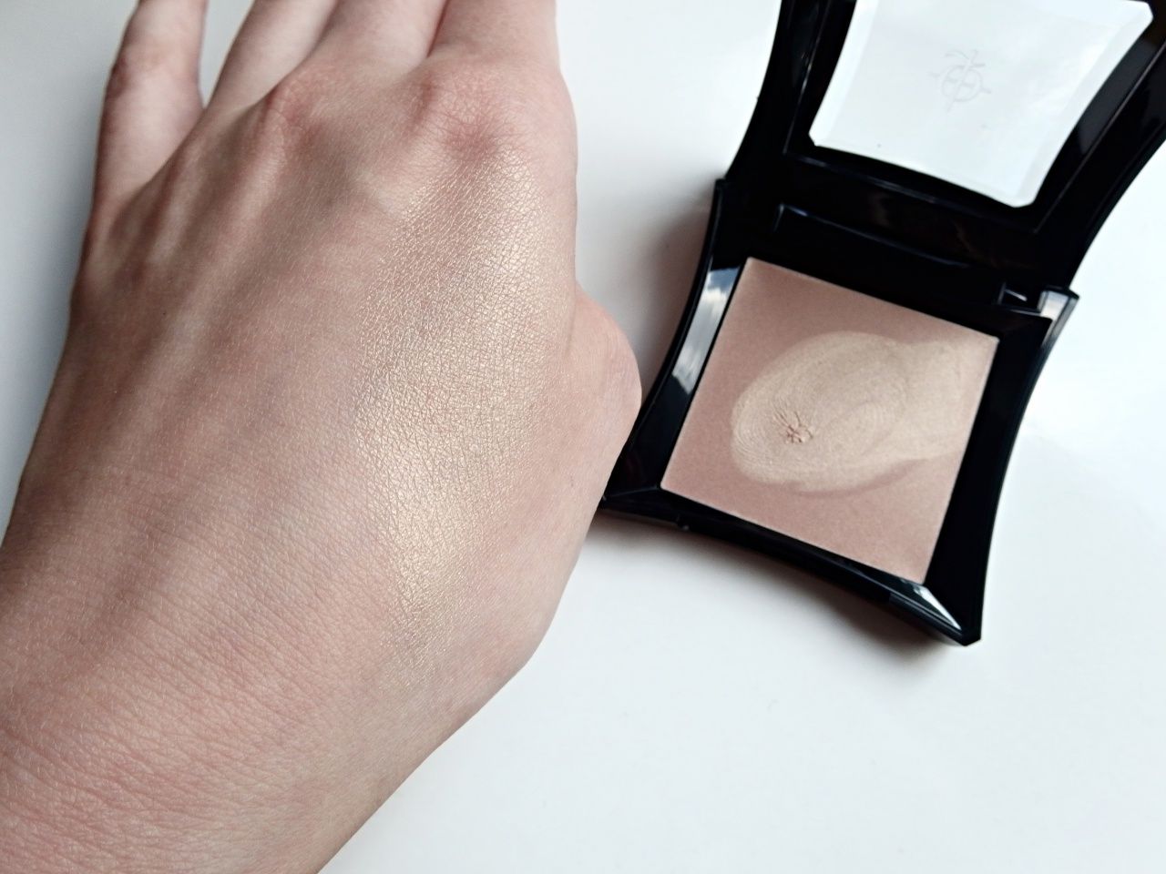 Illamasqua Gleam Highlighter Aurora